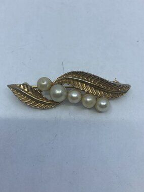 Vtg gold tone faux pearl leaves brooch